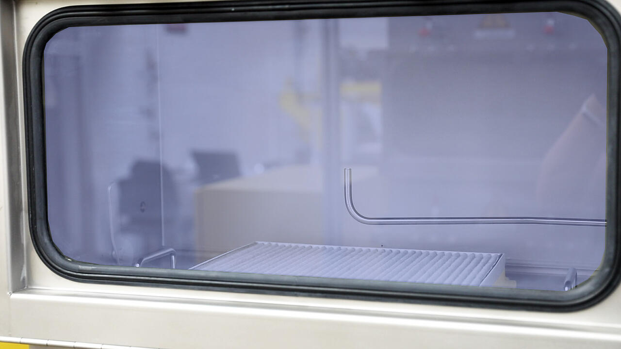 Sichtfenster Prüfstand PAF113 mit Filter im Inneren