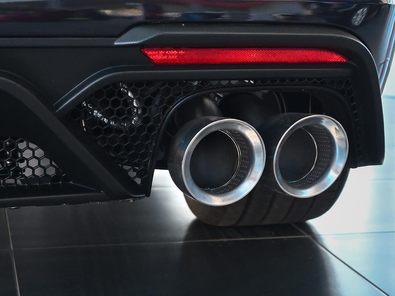 Car exhaust next to EU7 environmental badge